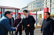 南航大學黨委書記鄭永安慰問集團民航樓項目部 